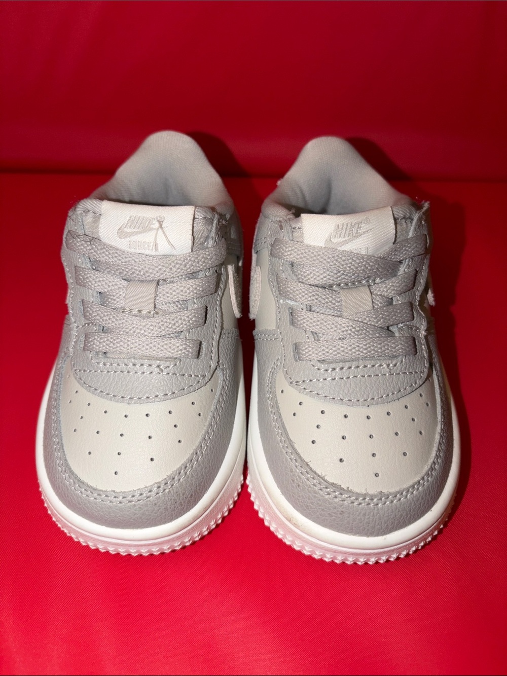 Nike Kids Low-Top Sneakers in Light Gray and White
